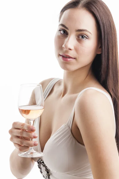 Mujer joven con una copa de vino rosa — Foto de Stock