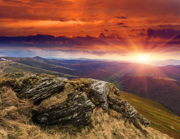 Захід сонця у горах — стокове фото
