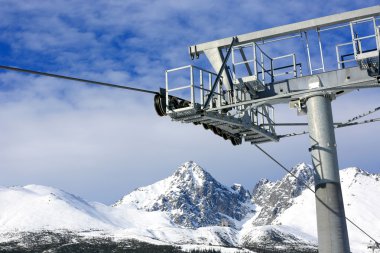 Dağlarda kayak kaldırma