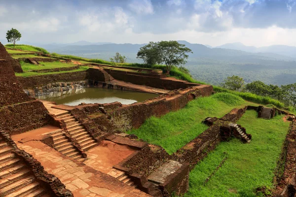 Ruinas en la parte superior del palacio Sigiriya —  Fotos de Stock