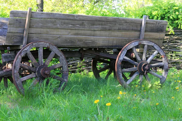 Carro de madera viejo — Foto de Stock