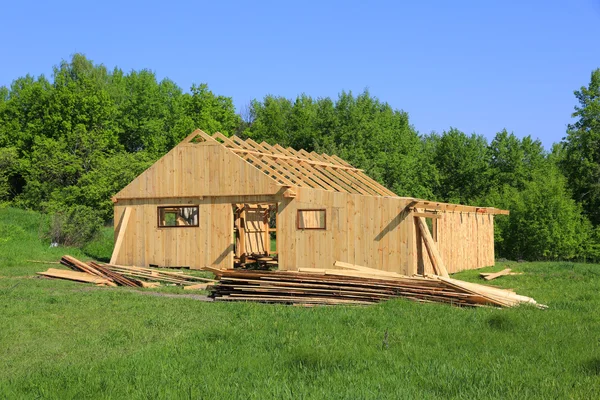 Bau eines Holzhauses — Stockfoto