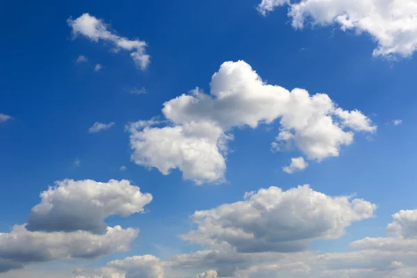 Хорошее облачное небо — стоковое фото