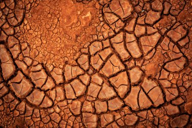 Kuru kırık Dünya yüzeyinde