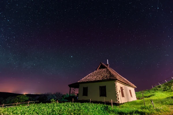 Cielo nocturno sobre pueblo ucraniano —  Fotos de Stock