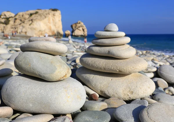 Pedras equilibradas no mar — Fotografia de Stock