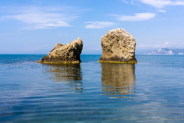Dos rocas en agua de mar — Foto de Stock