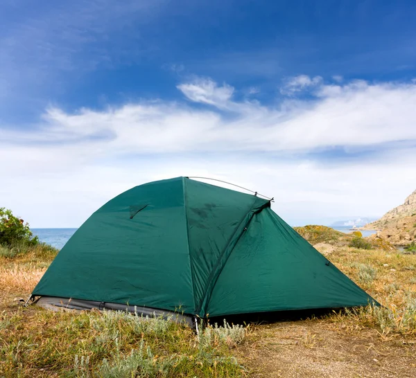 海の近くに観光テント — ストック写真