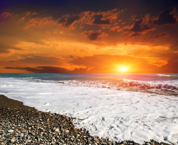 Pôr do sol sobre o mar — Fotografia de Stock