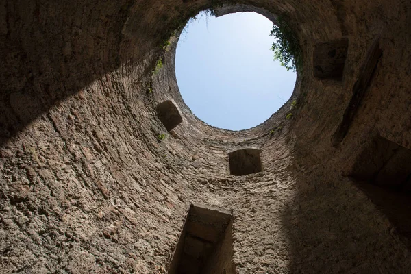 Vista Para Cima Partir Antiga Torre Medieval — Fotografia de Stock