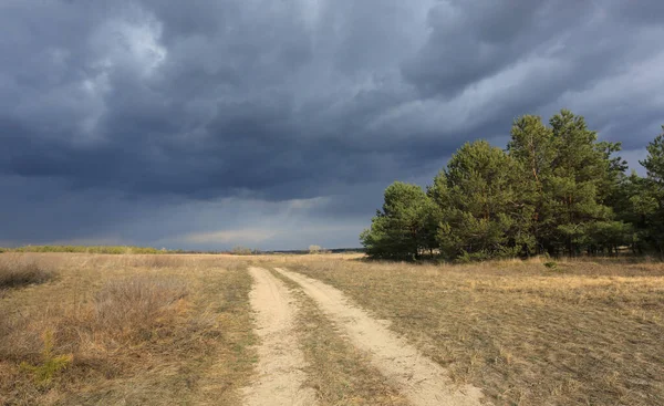Céu Tempestade Sobre Estrada Terra Estepe — Fotografia de Stock