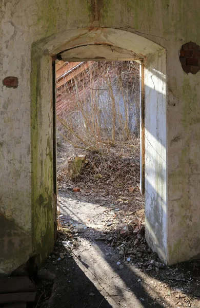 Porte Vide Vers Les Ruines Ancien Bâtiment Abandonné — Photo