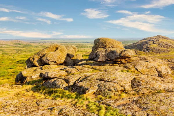 Schöne Herbstlandschaft Mit Alten Steinen Der Steppe — Stockfoto