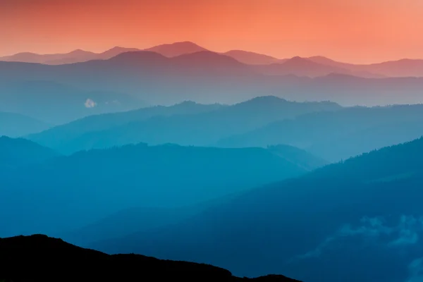 Abendliche Szene in den Karpaten — Stockfoto