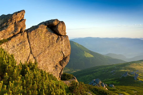 Rock in mountains — Stock Photo, Image