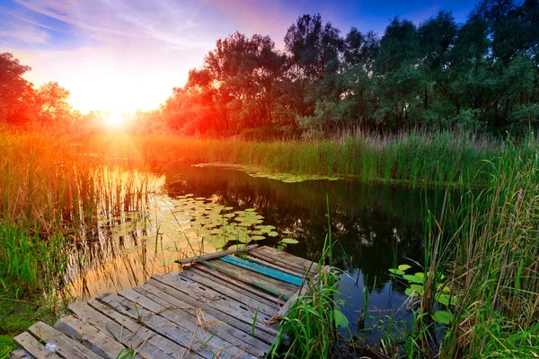 Zonsondergang op lake — Stockfoto