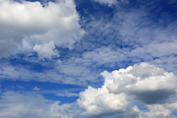 Céu agradável com nuvens — Fotografia de Stock