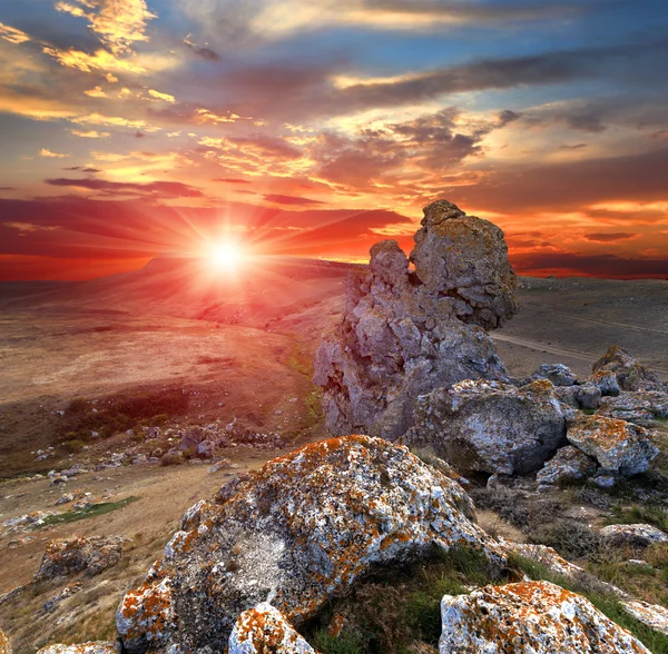 Tramonto con rocce — Foto Stock