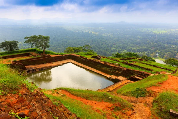 Басейн в Sigiriya. Шрі-Ланка — стокове фото