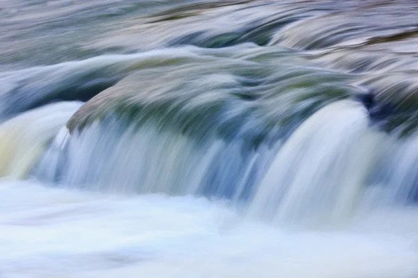 Бег воды — стоковое фото