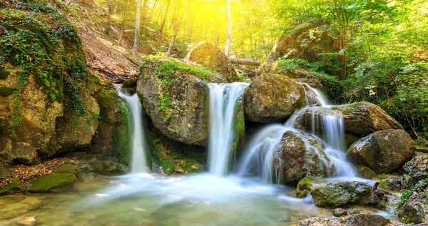 Güzel bir şelale — Stok fotoğraf