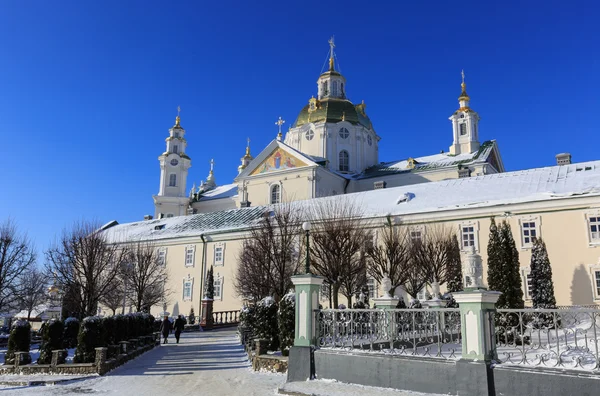 Pochaev 的修道院在漂亮的冬季的一天 — 图库照片