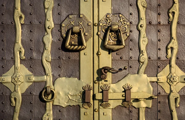 Vieja cerradura en la puerta — Foto de Stock