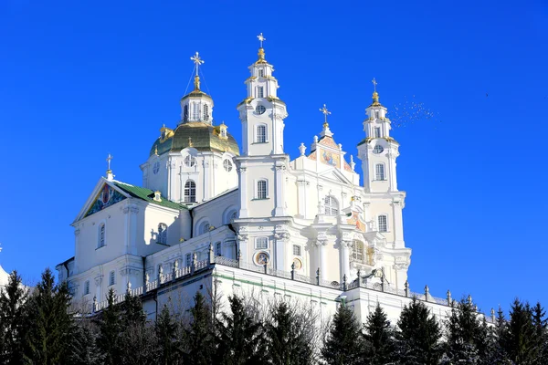 在美好的一天，乌克兰的 Pochaev 的修道院 — 图库照片