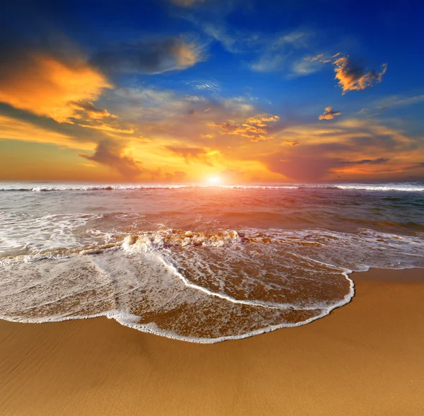 Ηλιοβασίλεμα πάνω στη θάλασσα — Φωτογραφία Αρχείου