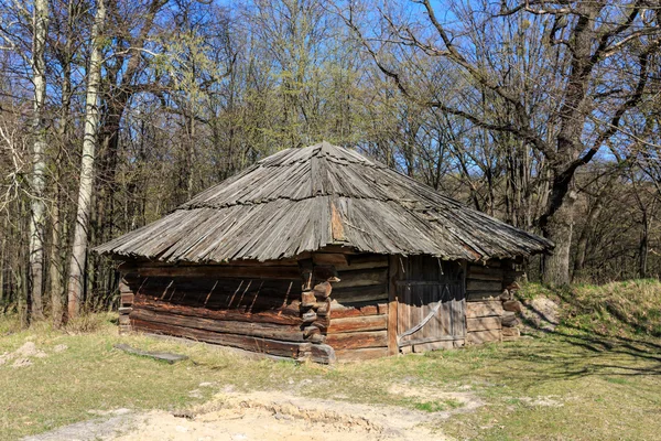 Traditionele Oekraïense houten loods — Stockfoto