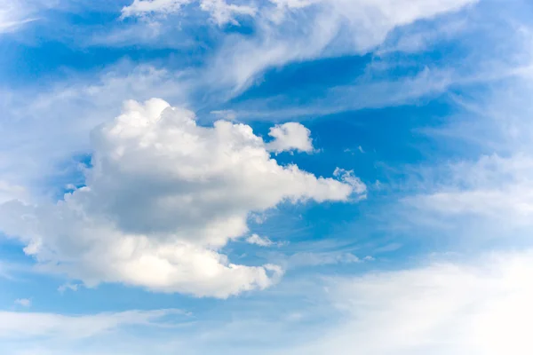 Cielo con belle nuvole — Foto Stock