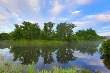sabah sahne Nehri üzerinde