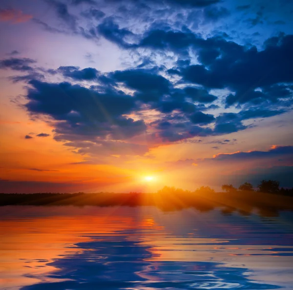 Sunset over lake water surface — Stock Photo, Image