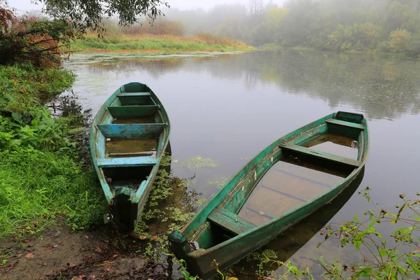 Viejos barcos de madera en el río —  Fotos de Stock