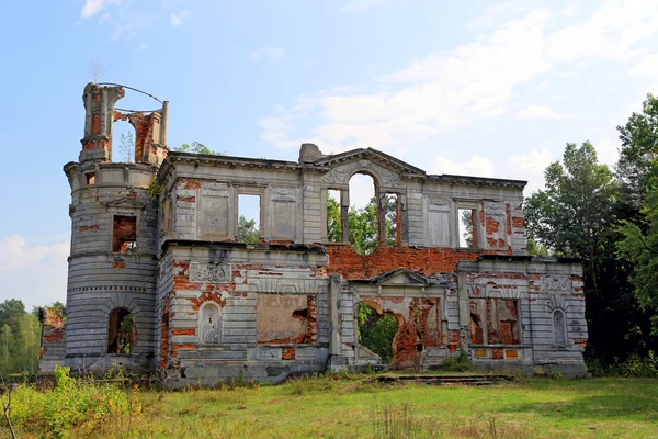 Ruinas en el parque — Foto de Stock