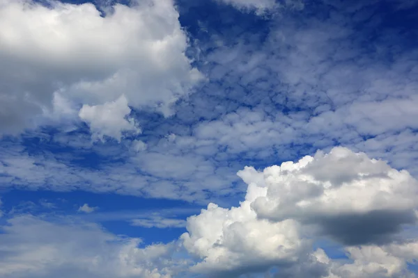 Trevlig moln i himlen — Stockfoto