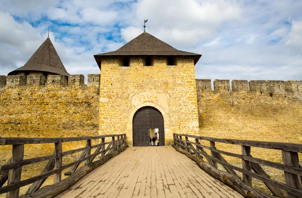 Вход в старый Хотинский замок — стоковое фото