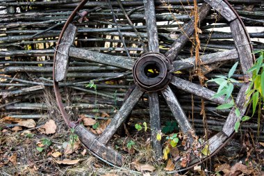 eski brocken ahşap tekerlek