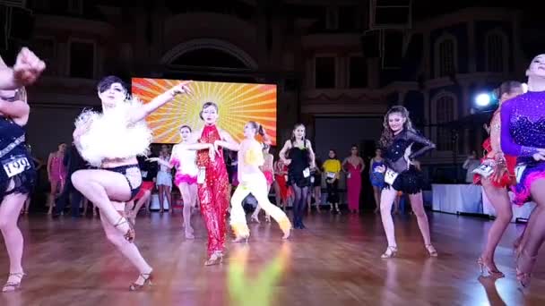 Competencia de baile en cámara lenta — Vídeo de stock