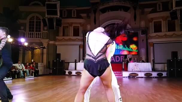 Competencia de baile en cámara lenta — Vídeo de stock