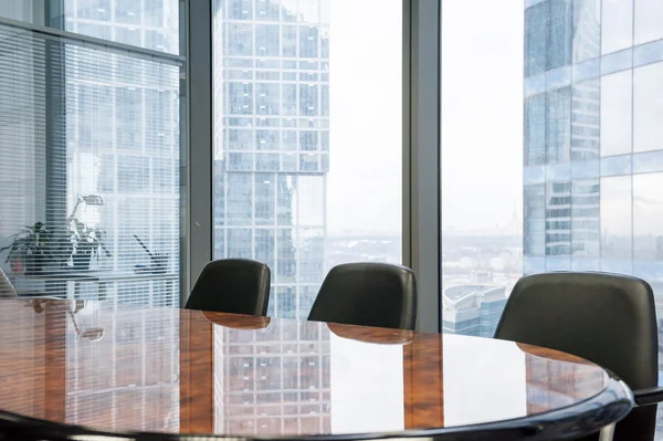 Moderna sala de reuniones en la oficina — Foto de Stock