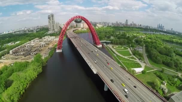 Zhivopisny puente colgante paisaje aéreo en Moscú, Rusia — Vídeos de Stock