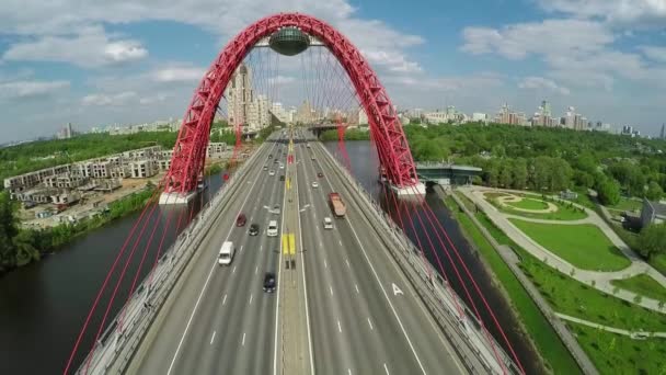 Zhivopisny puente colgante paisaje aéreo en Moscú, Rusia — Vídeos de Stock