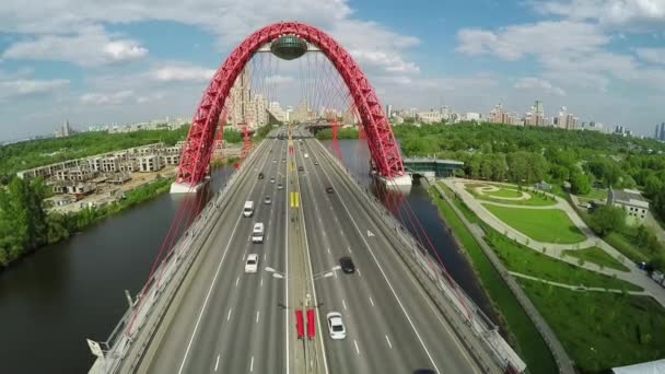 Zhivopisny puente colgante paisaje aéreo en Moscú, Rusia — Vídeos de Stock