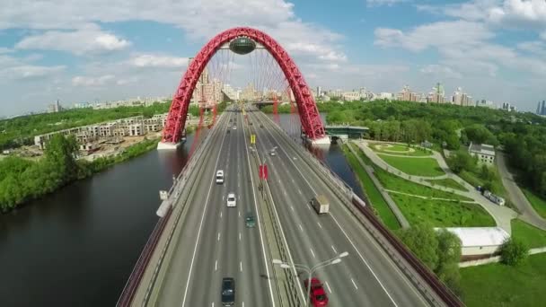 Zhivopisny puente colgante paisaje aéreo en Moscú, Rusia — Vídeos de Stock