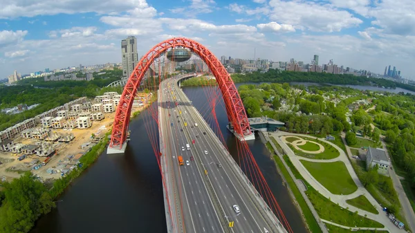 Zhivopisny ponte sospeso paesaggio aereo — Foto Stock