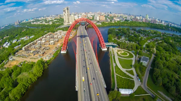 Zhivopisny puente colgante paisaje aéreo —  Fotos de Stock