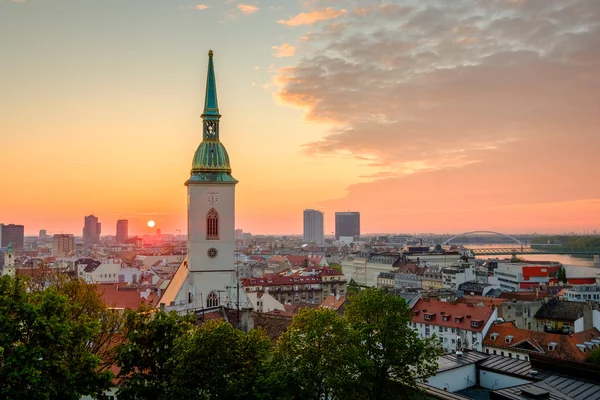 Bratislava, Slovensko krajina při východu slunce — Stock fotografie