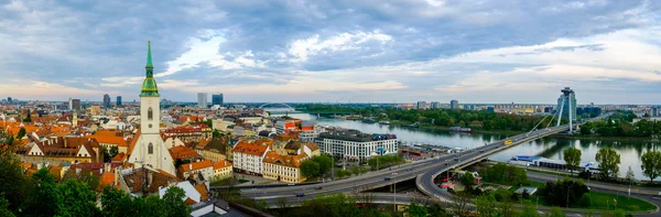 Bratislava, Slovensko denní čas na šířku — Stock fotografie