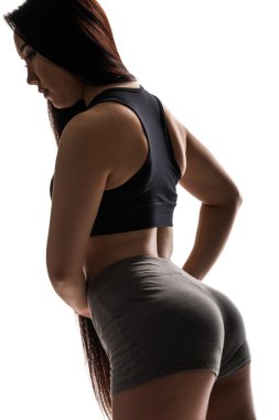 Kaslı kadın beyaz poz